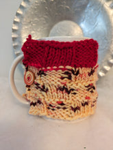 Load image into Gallery viewer, Mug Hug – color: Love-ly – Basketweave style