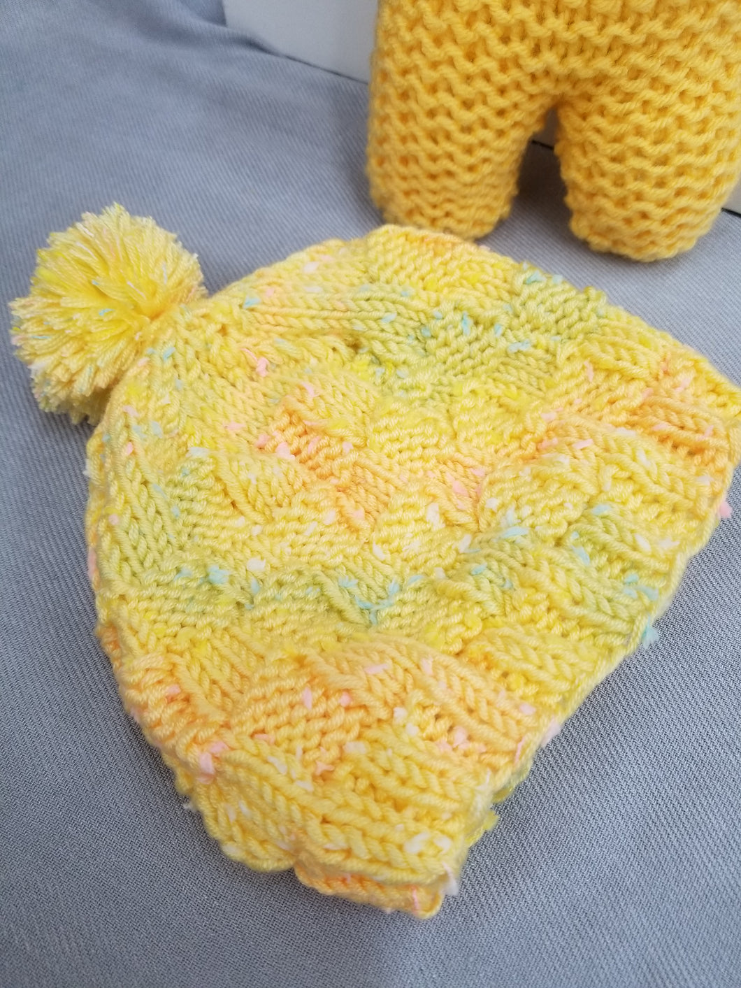 Baby Hat - 6 to 9 months - Yellow Fleck, Basketweave design