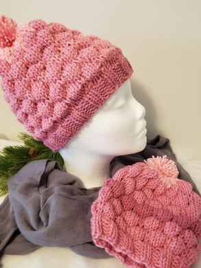 Bubble beanie with fun pom-pom! This yarn is super soft and machine wash/dryable. Natural ombre colors means no two hats will ever look exactly the same. Many more colors & styles to choose from and custom orders for specific colors are always welcome Matching child size available in this color