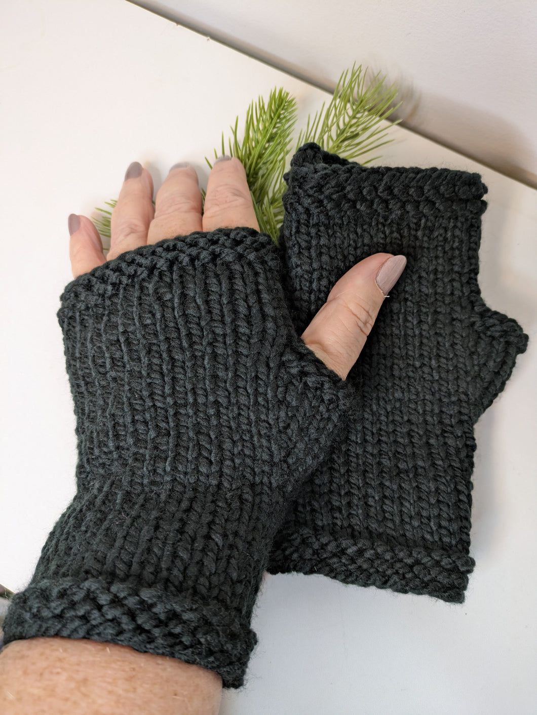 Fingerless Gloves - Black - size (8