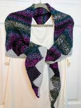 Load image into Gallery viewer, Sawtooth Shawl
